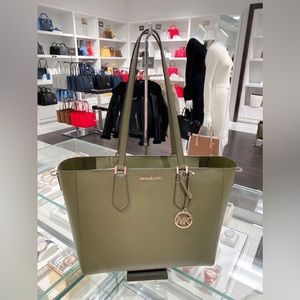 Michael Kors- Kimberly Tote- Excellent condition